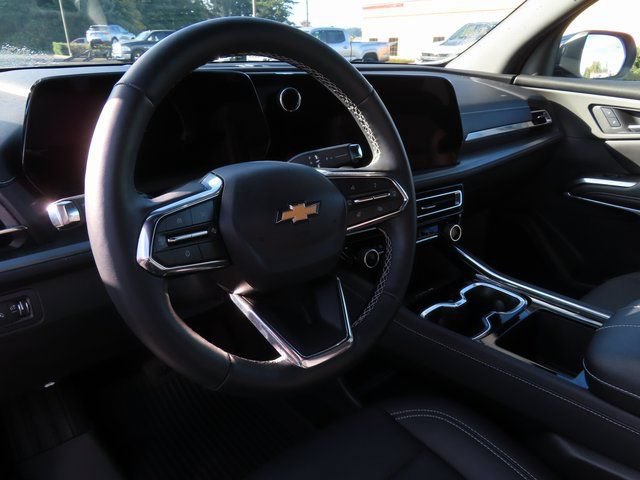 Used 2025 Chevrolet Traverse LT AWD/4WD image 14