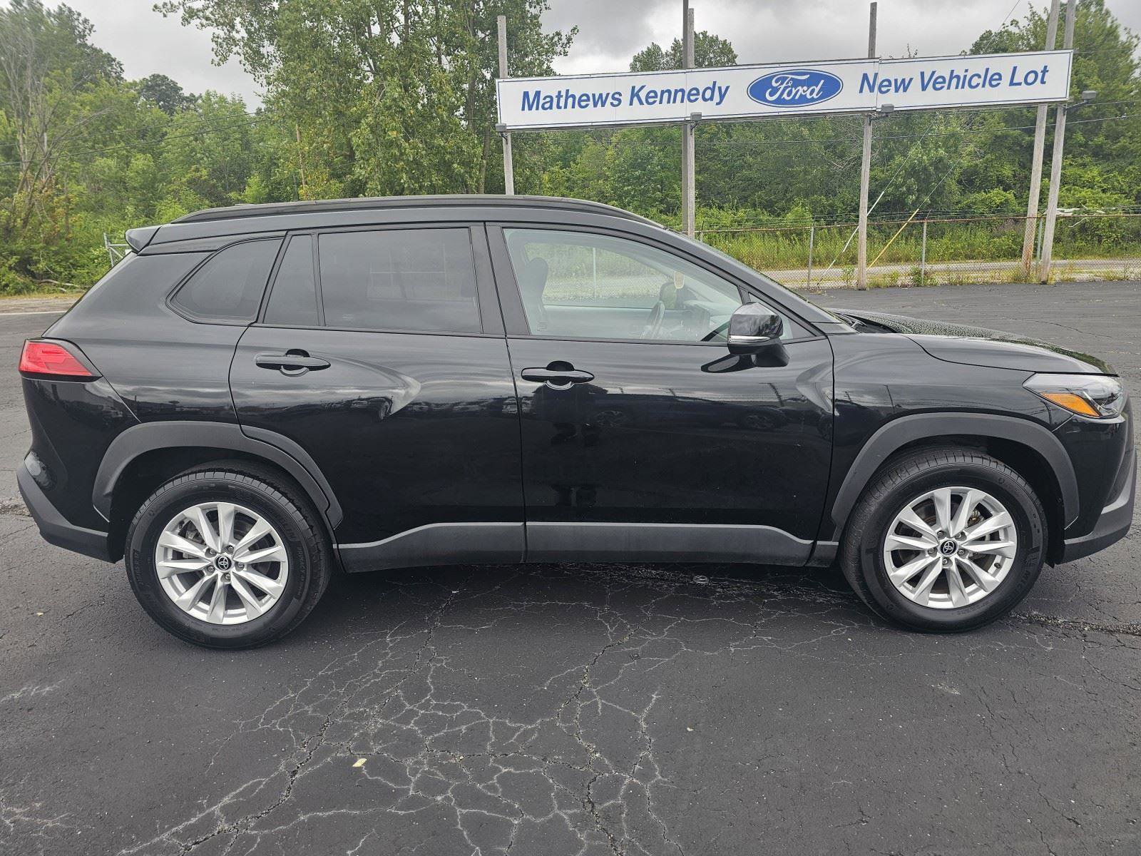 Used 2022 Toyota Corolla Cross LE image 6