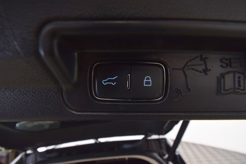 Used 2022 Ford Explorer XLT AWD/4WD image 41