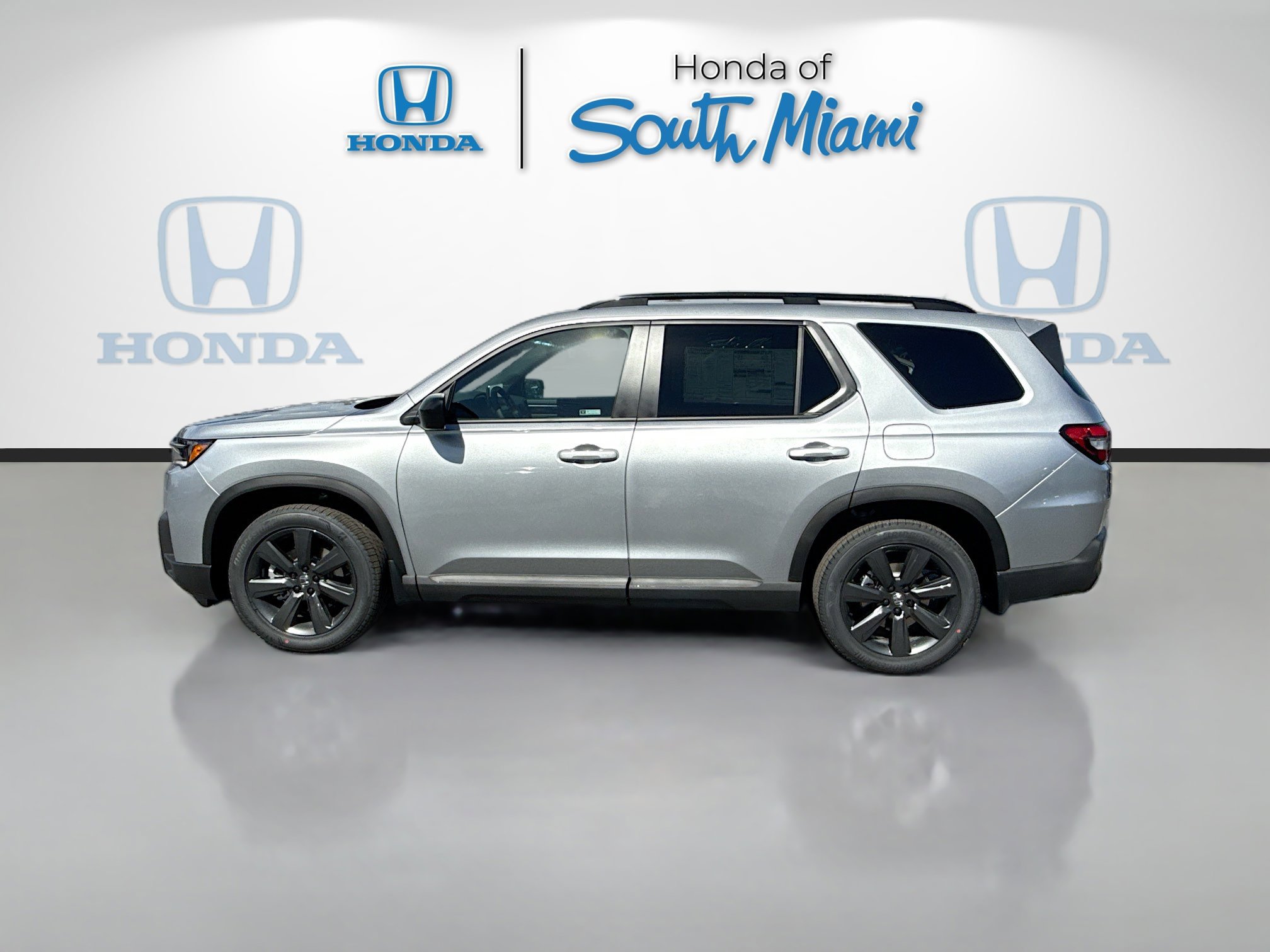 New 2026 Honda Pilot Sport image 4