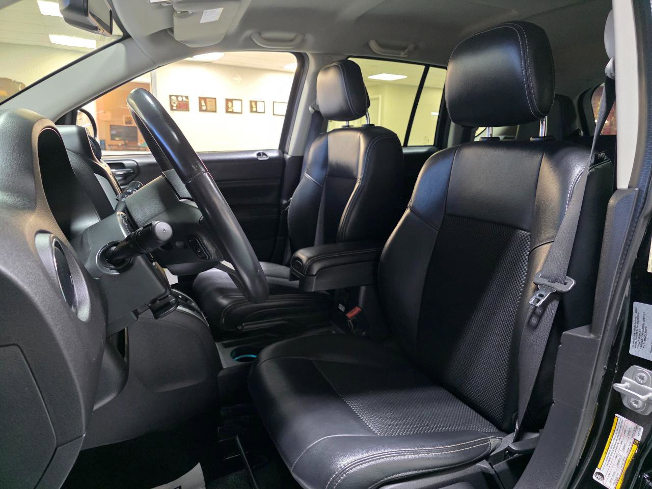 Used 2017 Jeep Compass Latitude image 15