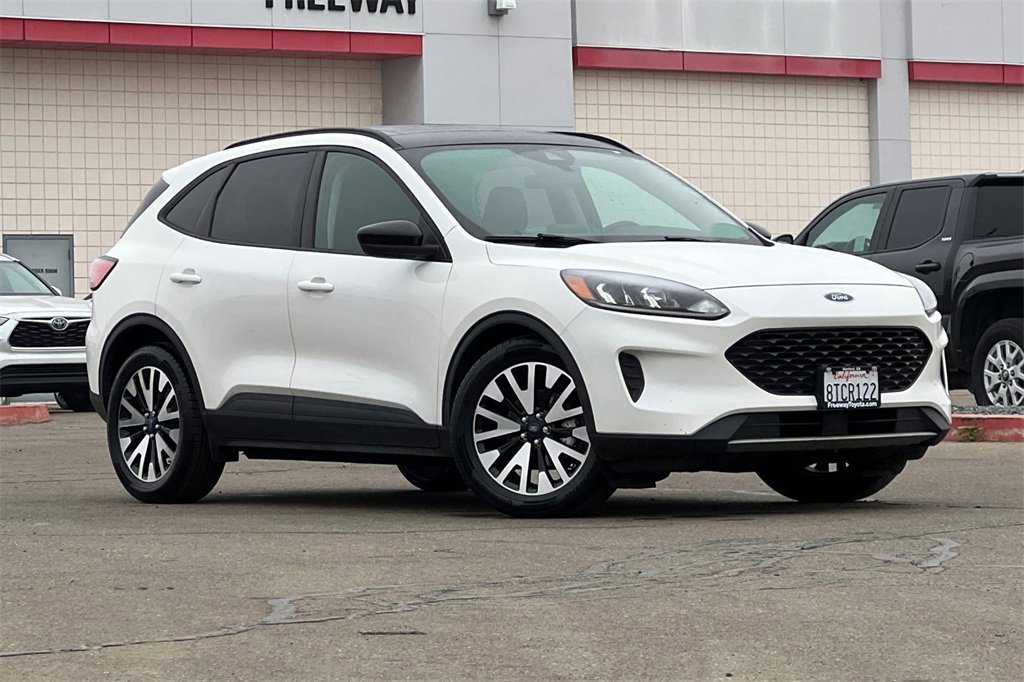 Used 2020 Ford Escape SE Sport image 2