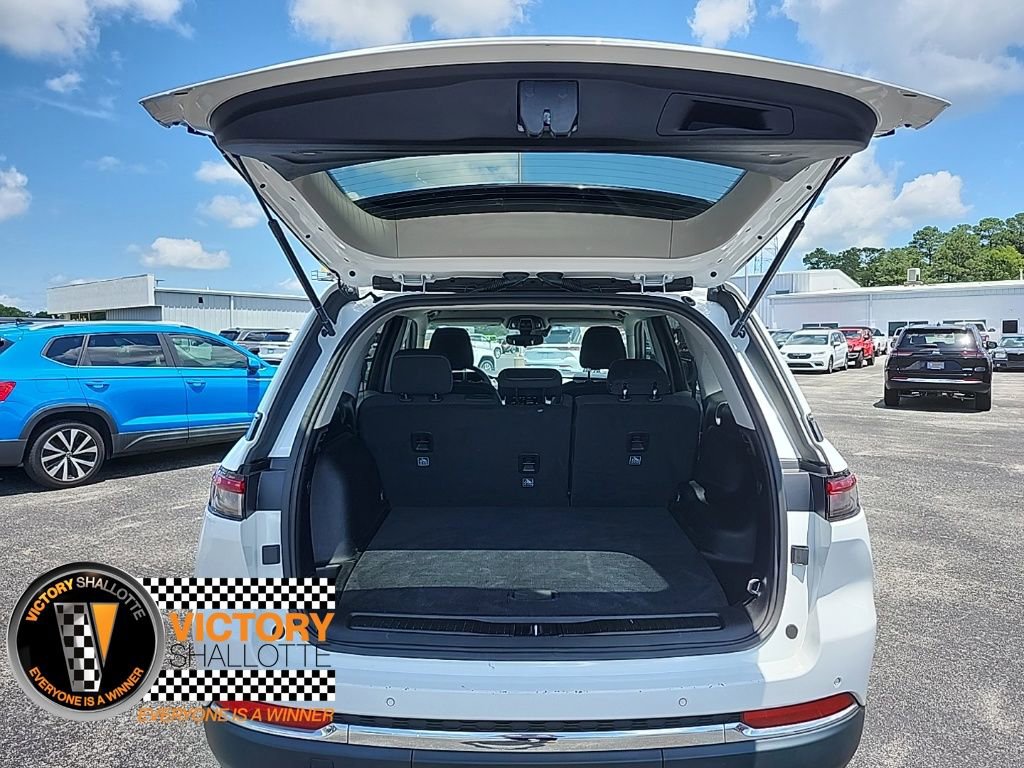 Certified 2023 Jeep Grand Cherokee Laredo image 16