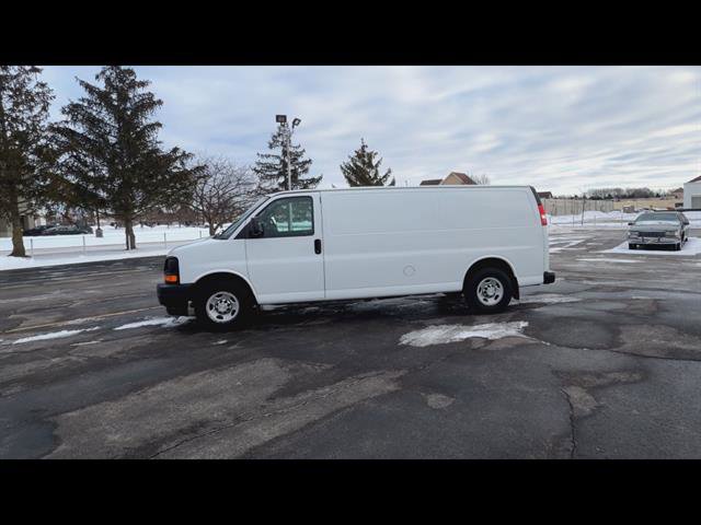 Used 2017 Chevrolet Express 3500 Extended image 27