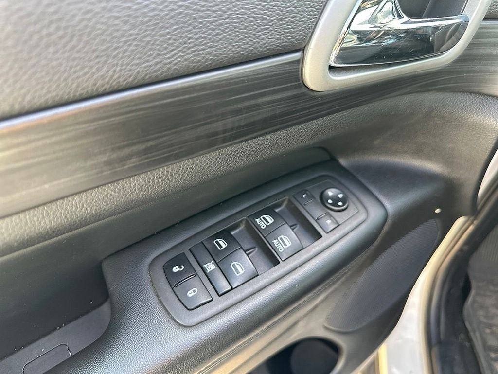 Used 2021 Jeep Grand Cherokee Laredo RWD image 8