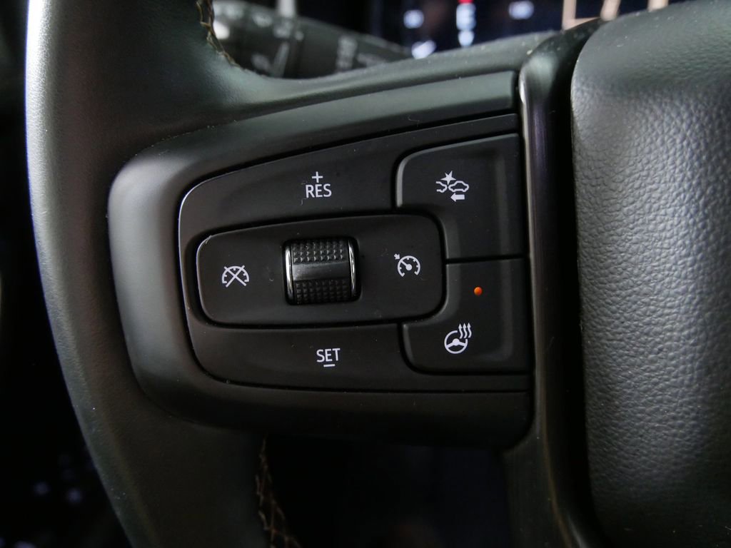 Used 2023 GMC Yukon AT4 image 24