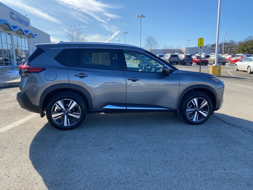 Used 2023 Nissan Rogue SL video 2