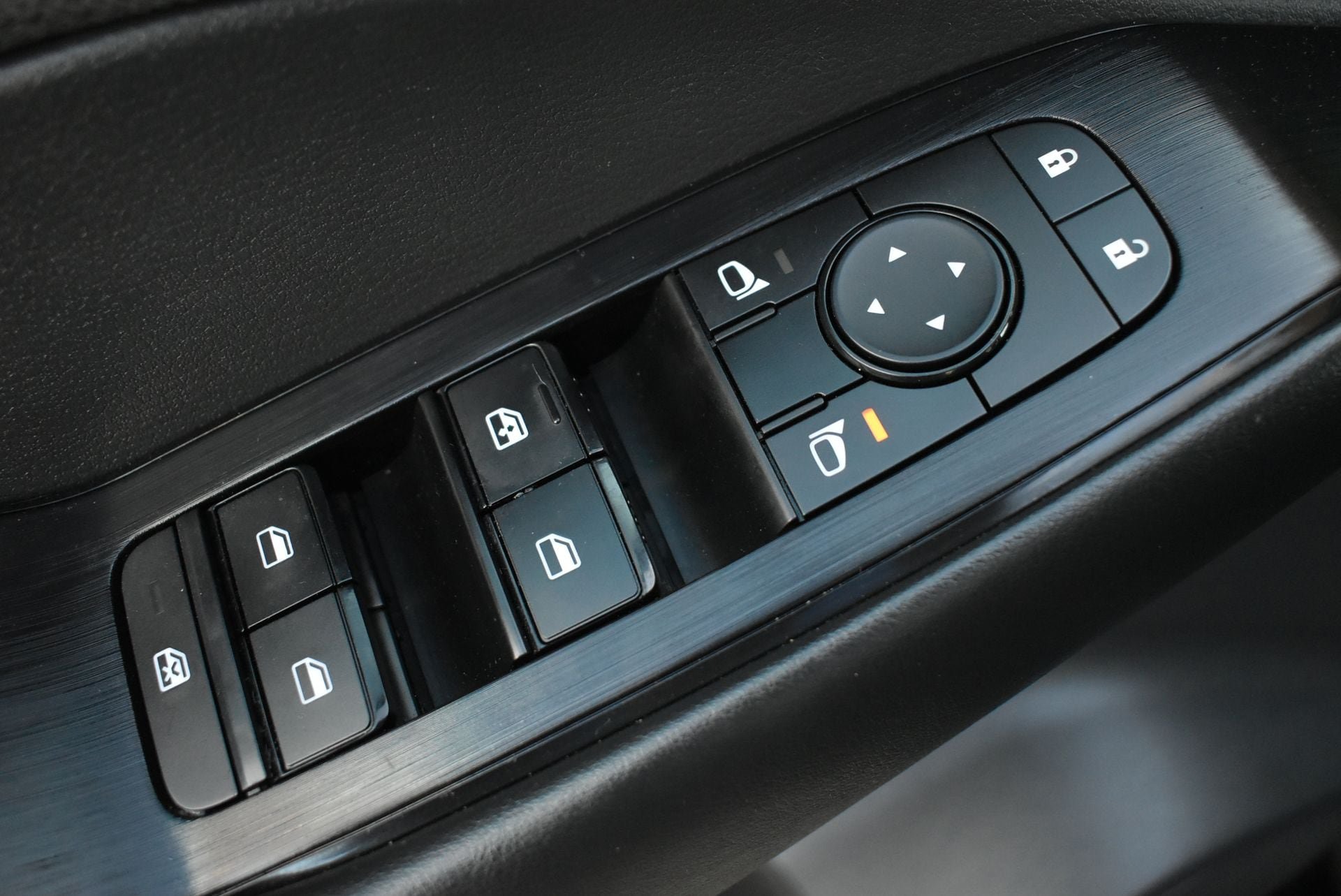 Used 2023 Nissan Rogue S AWD/4WD image 13