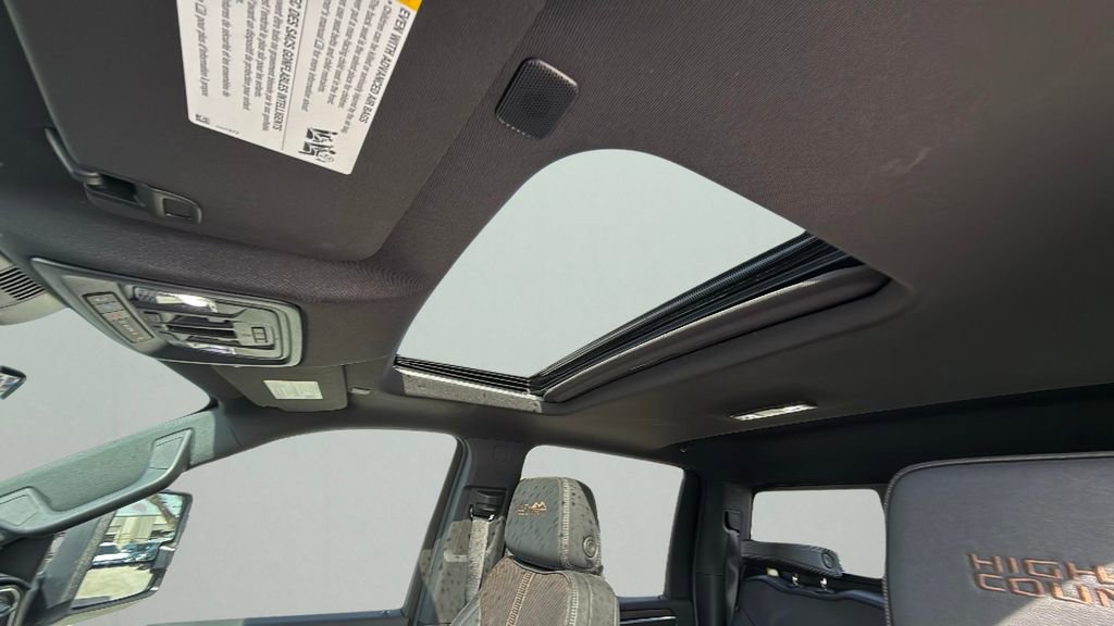 Certified 2024 Chevrolet Silverado 2500 High Country w/ High Country Premium Package image 26