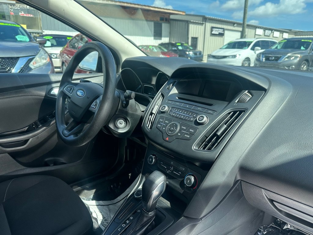Used 2017 Ford Focus SE FWD image 8