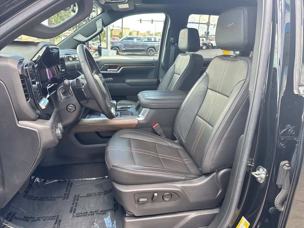 Used 2025 Chevrolet Silverado 1500 High Country w/ High Country Premium Package AWD/4WD image 9
