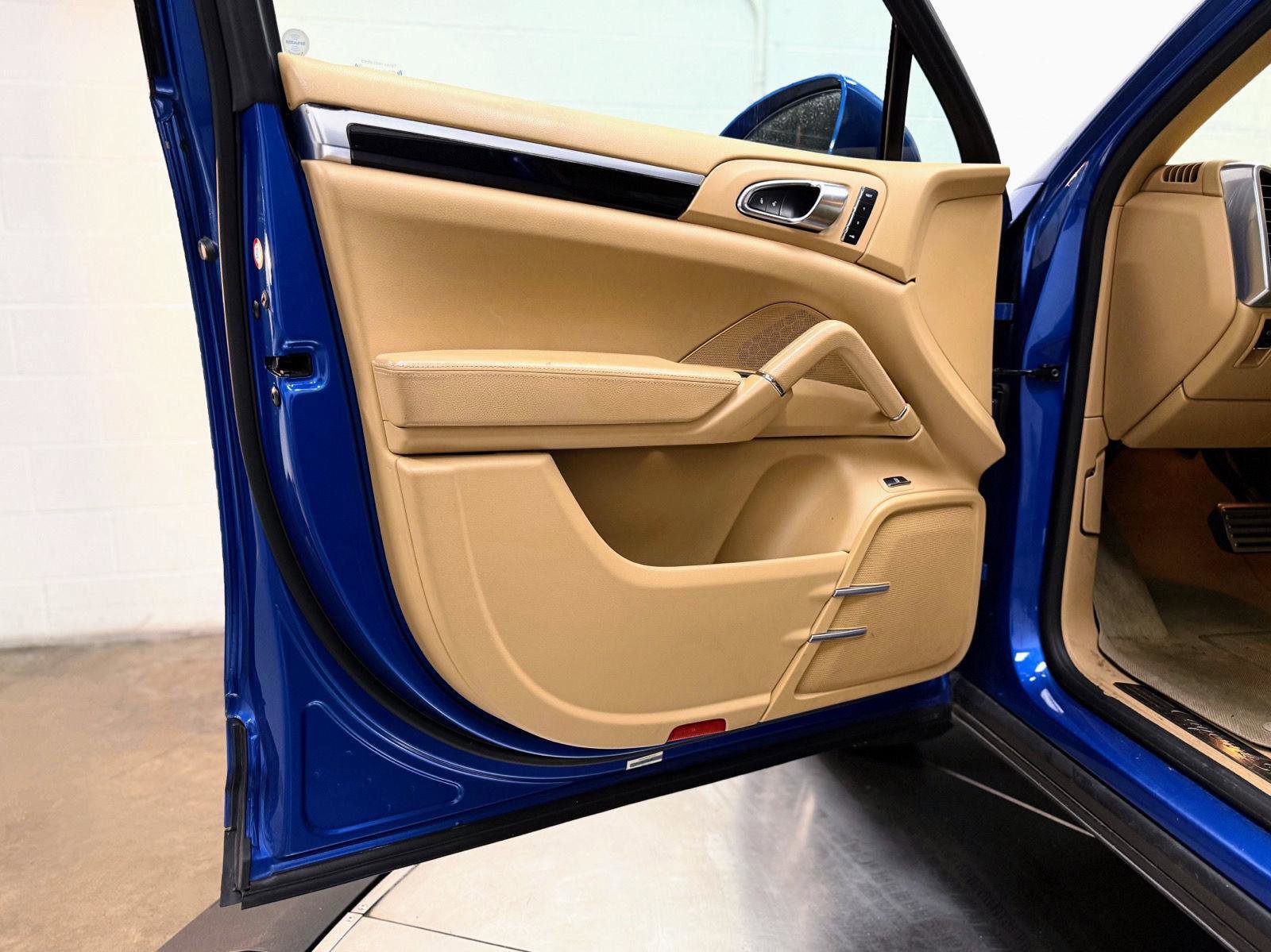 Used 2017 Porsche Cayenne S image 12