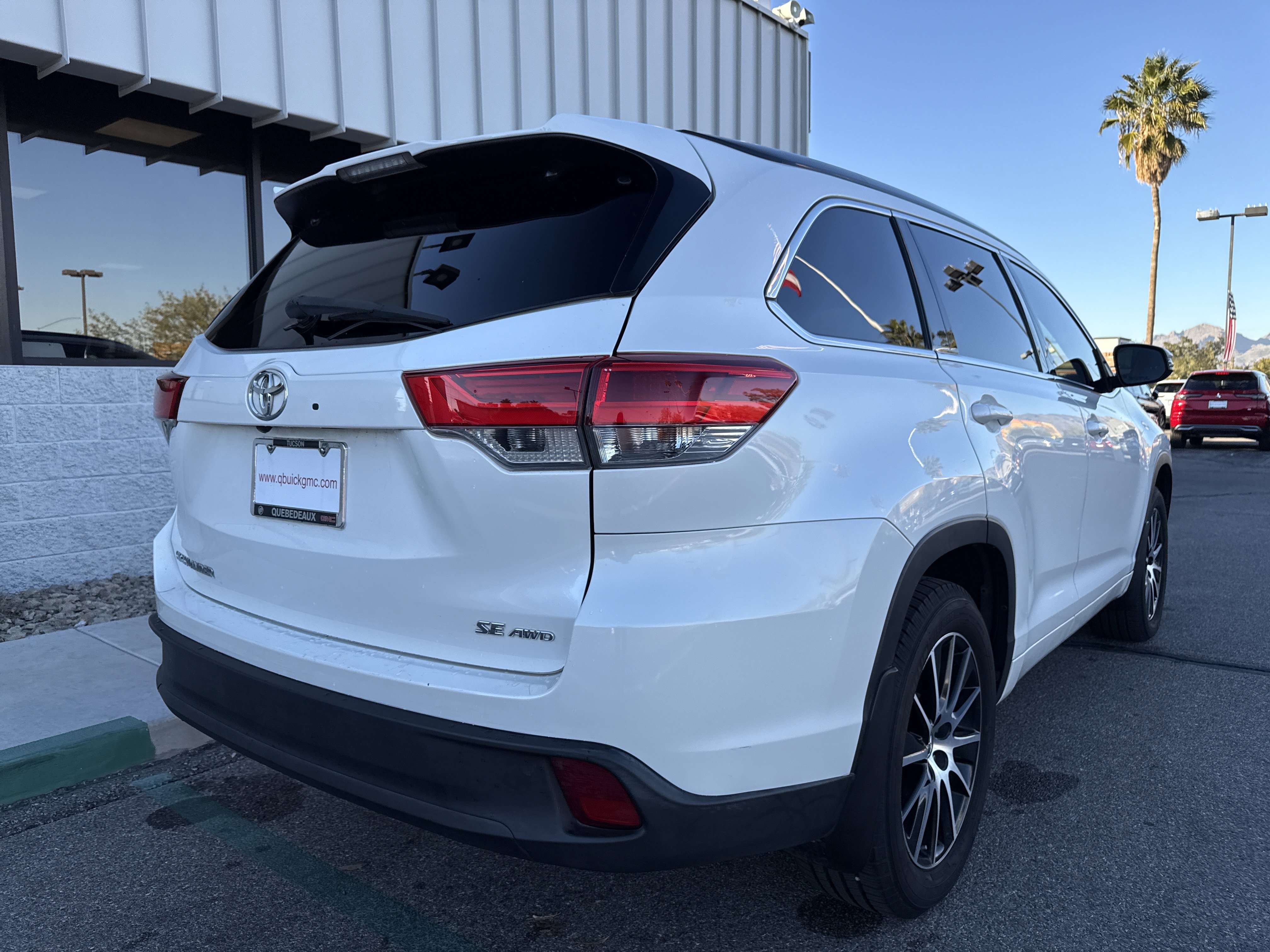 Used 2017 Toyota Highlander SE image 39