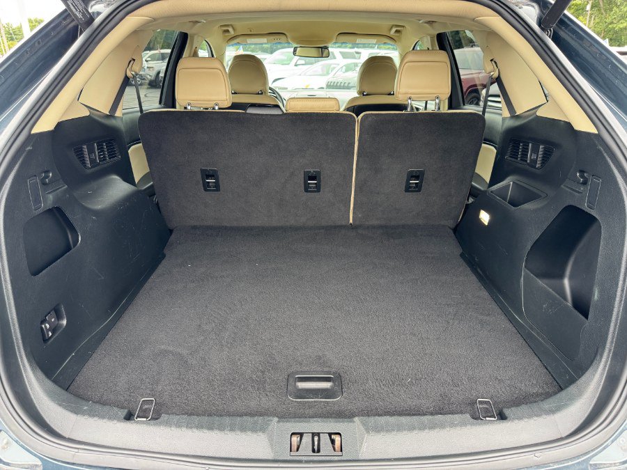 Used 2019 Ford Edge SEL w/ Equipment Group 201A FWD image 17