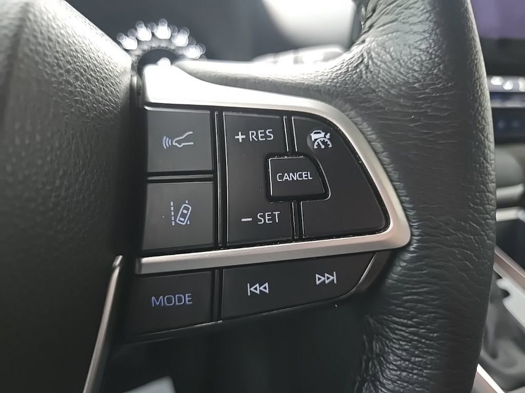 Used 2024 Toyota Sienna XLE image 37