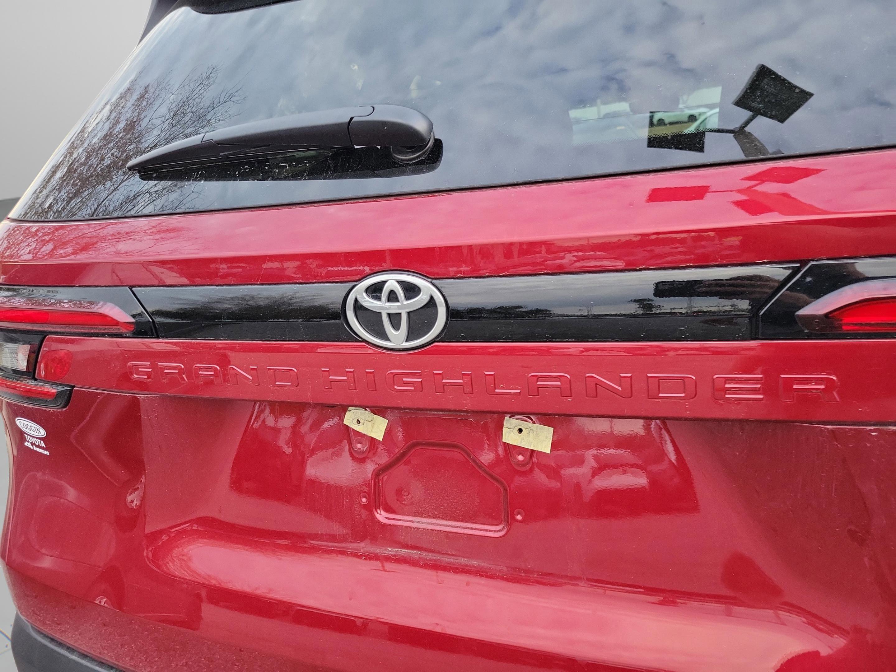 Certified 2025 Toyota Grand Highlander FWD image 16