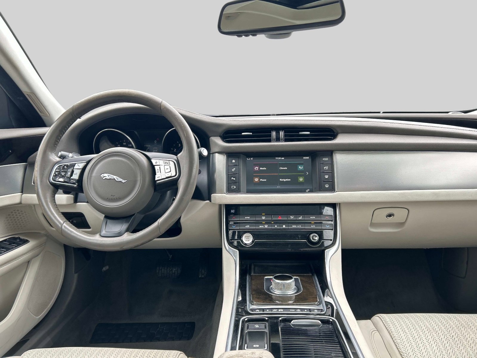 Used 2016 Jaguar XF Prestige image 17