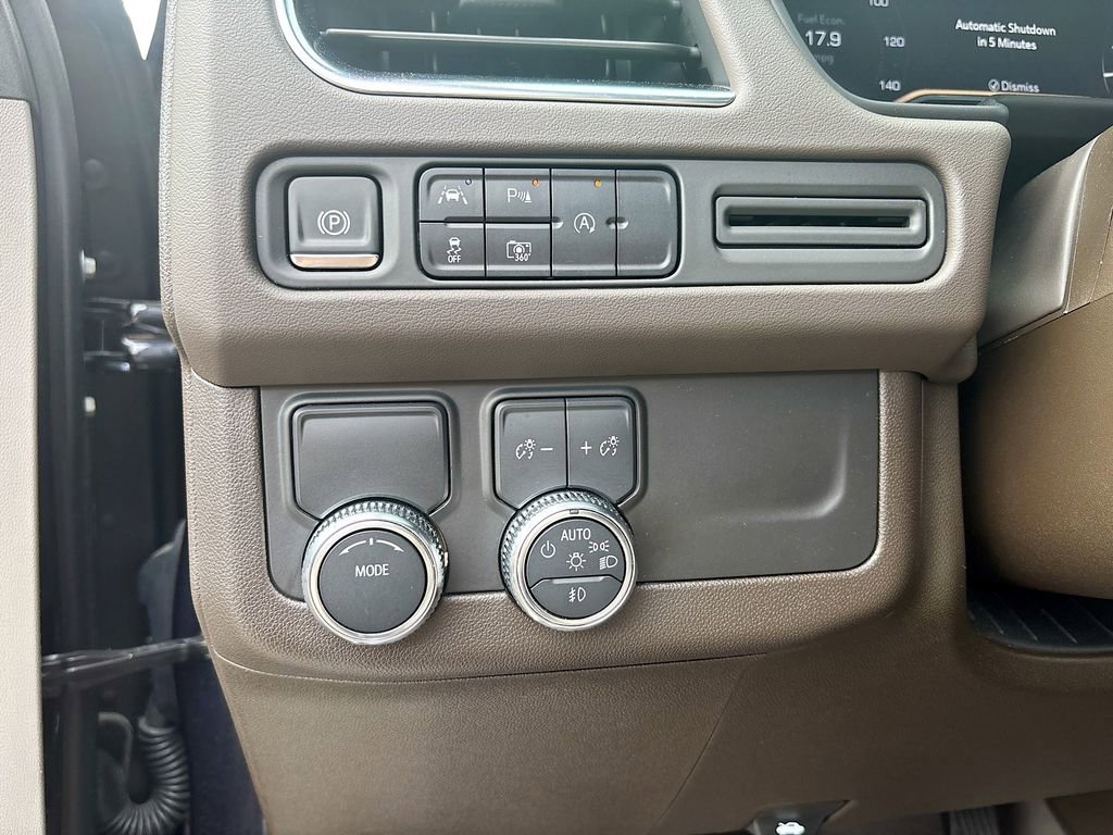 Used 2024 GMC Yukon XL SLT w/ SLT Luxury Package RWD image 43