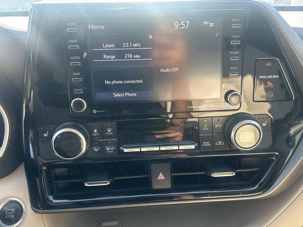 Used 2020 Toyota Highlander XLE AWD/4WD image 28
