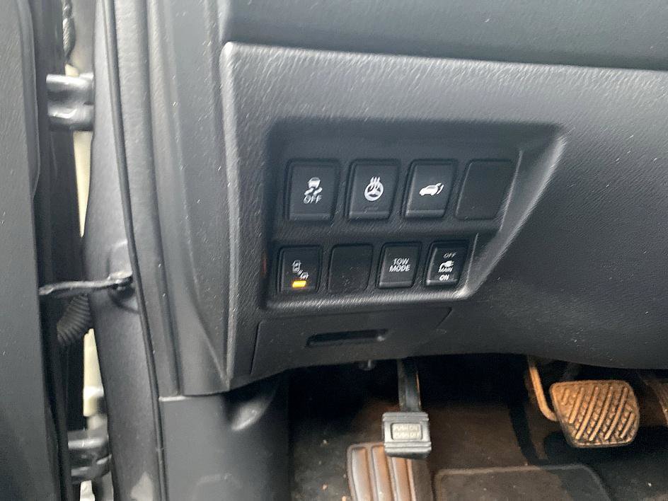 Used 2020 Nissan Pathfinder Platinum image 19