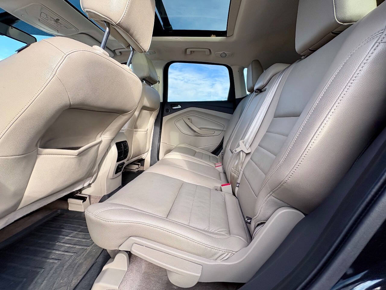 Used 2014 Ford Escape Titanium w/ Equipment Group 401A AWD/4WD image 18