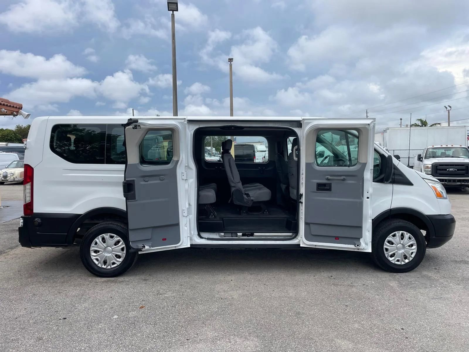 Used 2019 Ford Transit 350 XLT image 8