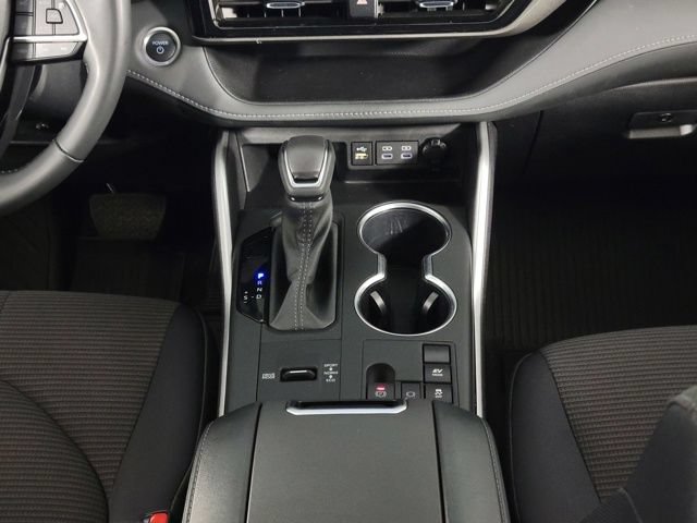 Used 2024 Toyota Highlander LE FWD image 25
