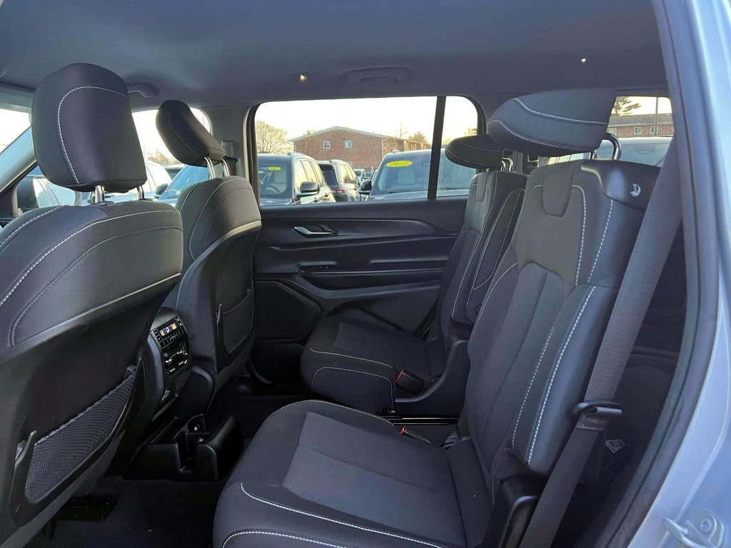 Certified 2023 Jeep Grand Cherokee L Laredo image 10