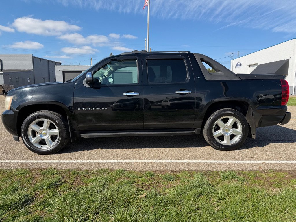 Used 2008 Chevrolet Avalanche LT AWD/4WD image 8