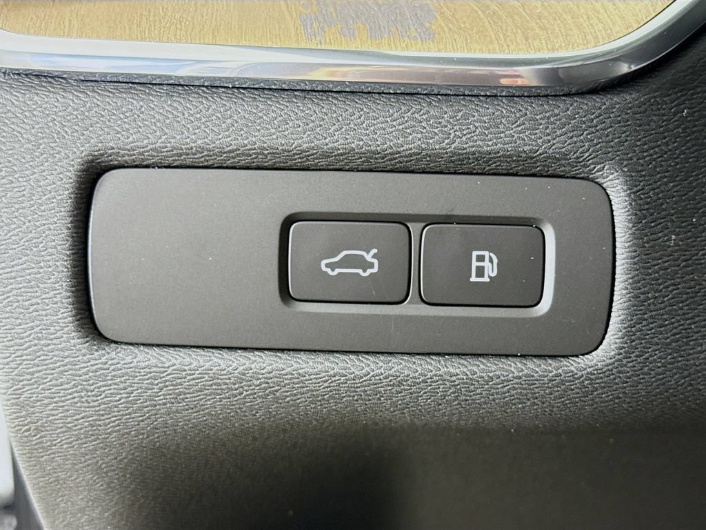 New 2026 Volvo XC60 T8 Plus w/ Protection Package Premier AWD/4WD image 10