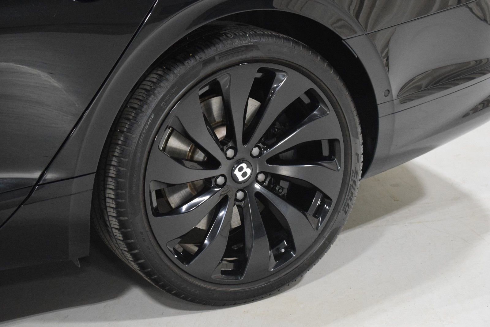 Certified 2023 Bentley Flying Spur Azure image 18