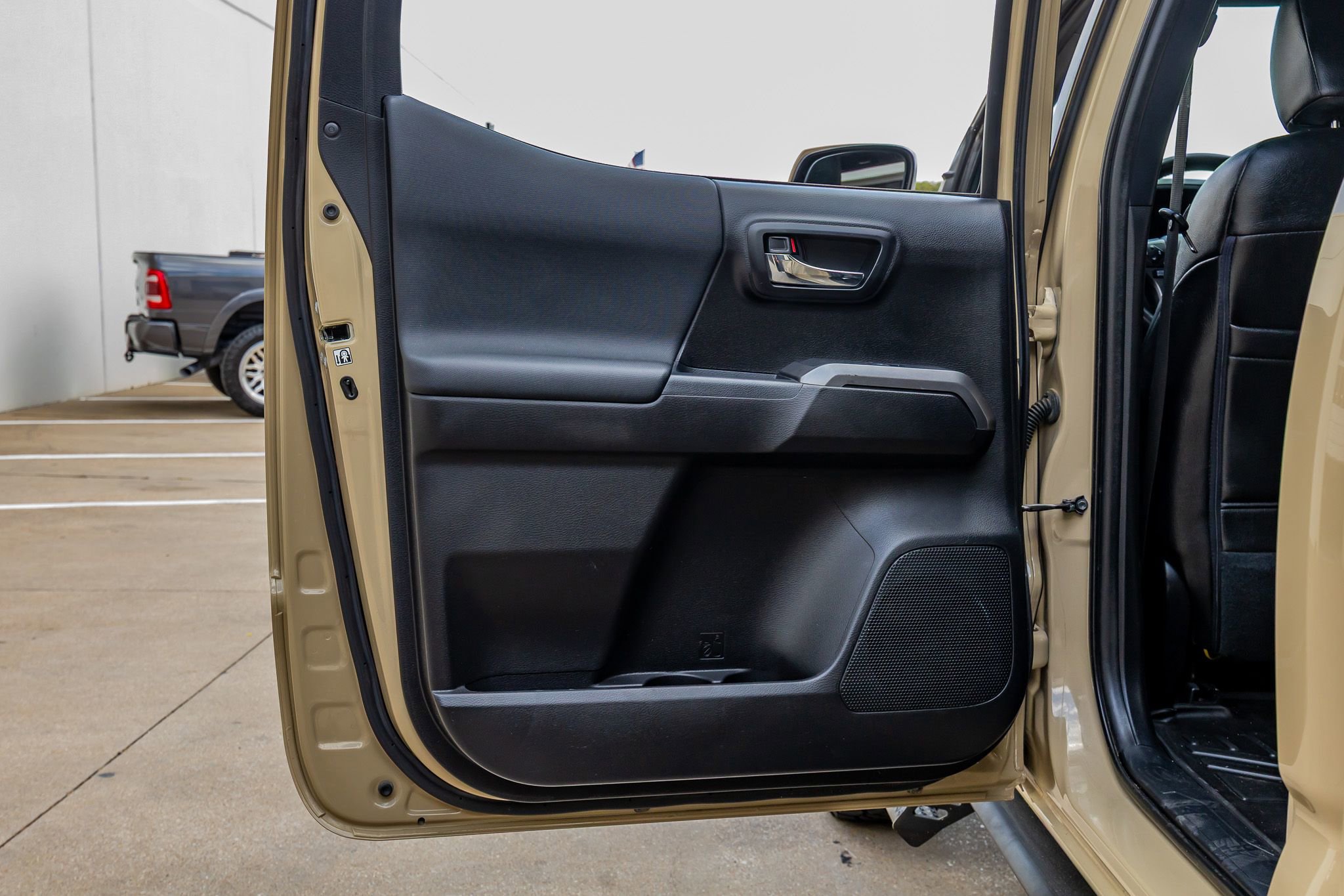 Used 2019 Toyota Tacoma TRD Off-Road AWD/4WD image 39