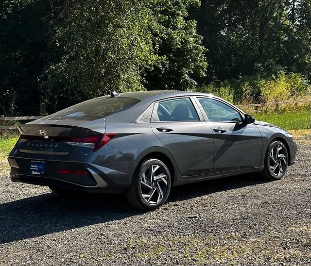 Certified 2025 Hyundai Elantra Sport FWD image 9