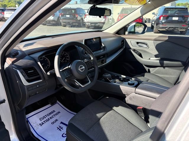 Used 2023 Nissan Rogue SV AWD/4WD image 3