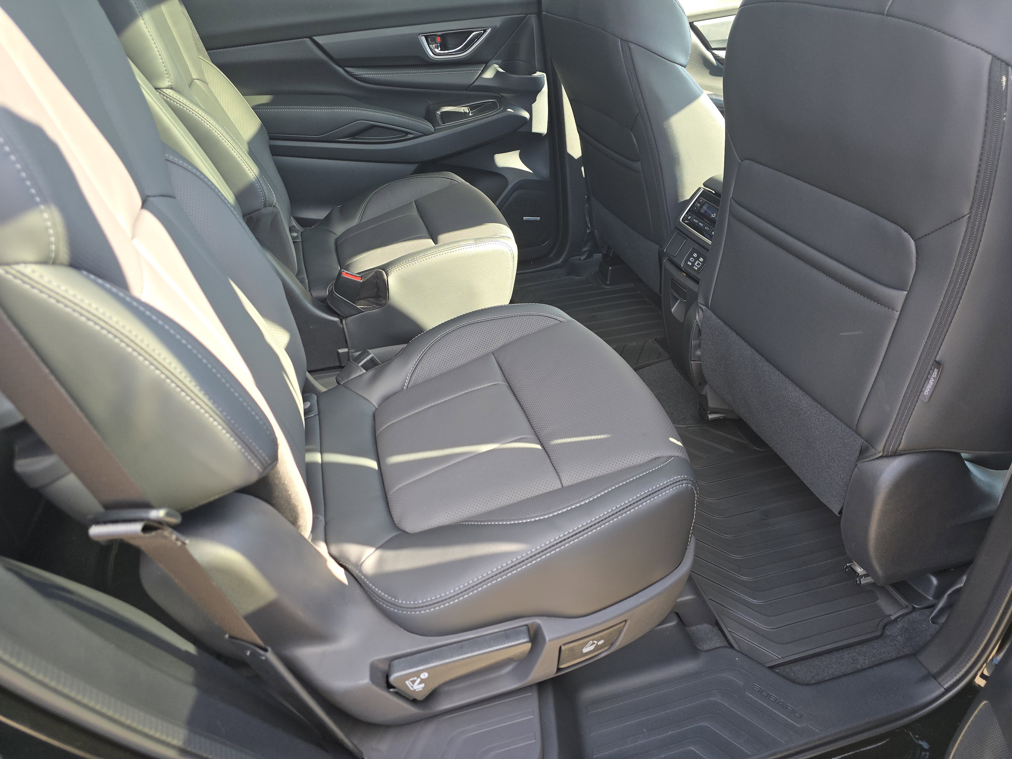 New 2025 Subaru Ascent Limited image 18