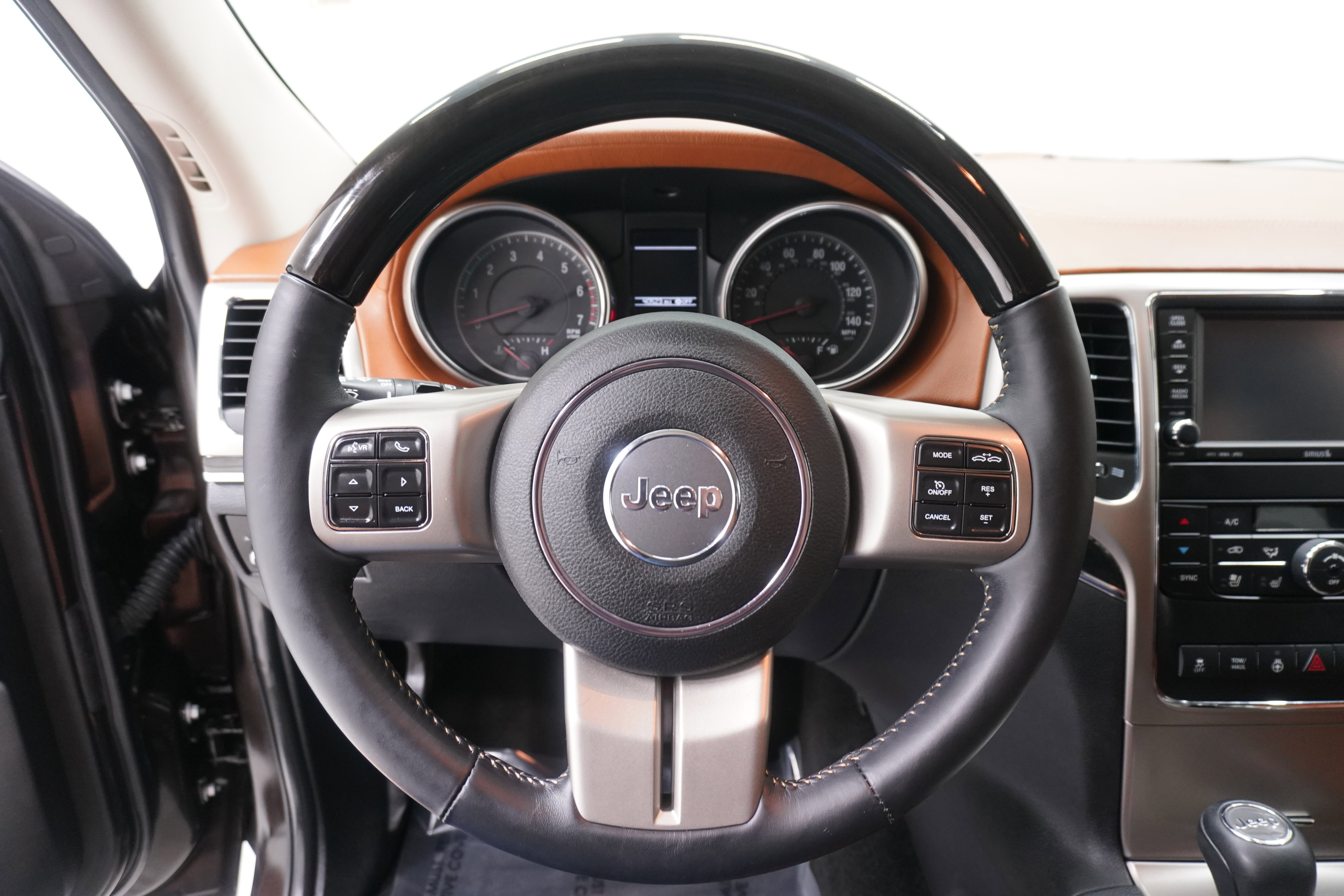 Used 2013 Jeep Grand Cherokee Overland Summit image 16