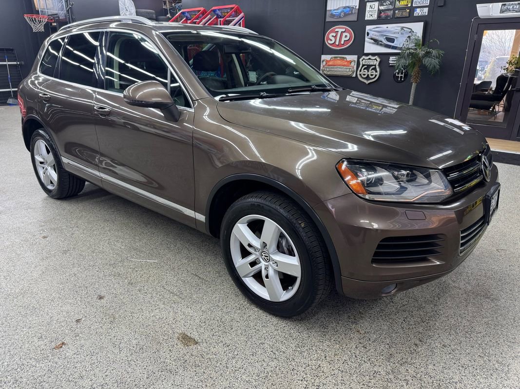 Used 2014 Volkswagen Touareg Sport image 7