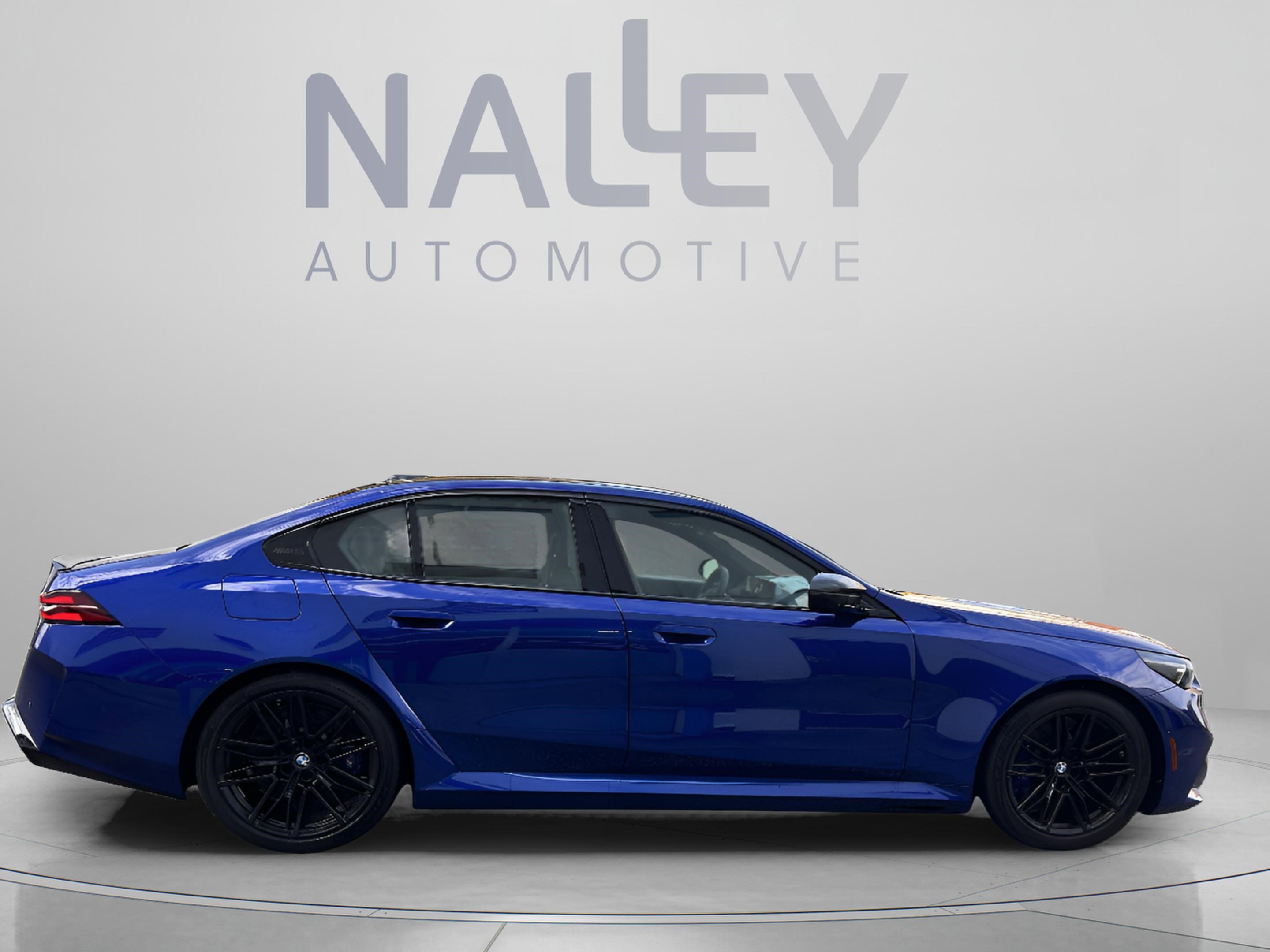 Used 2025 BMW M5 w/ Carbon Package AWD/4WD image 5