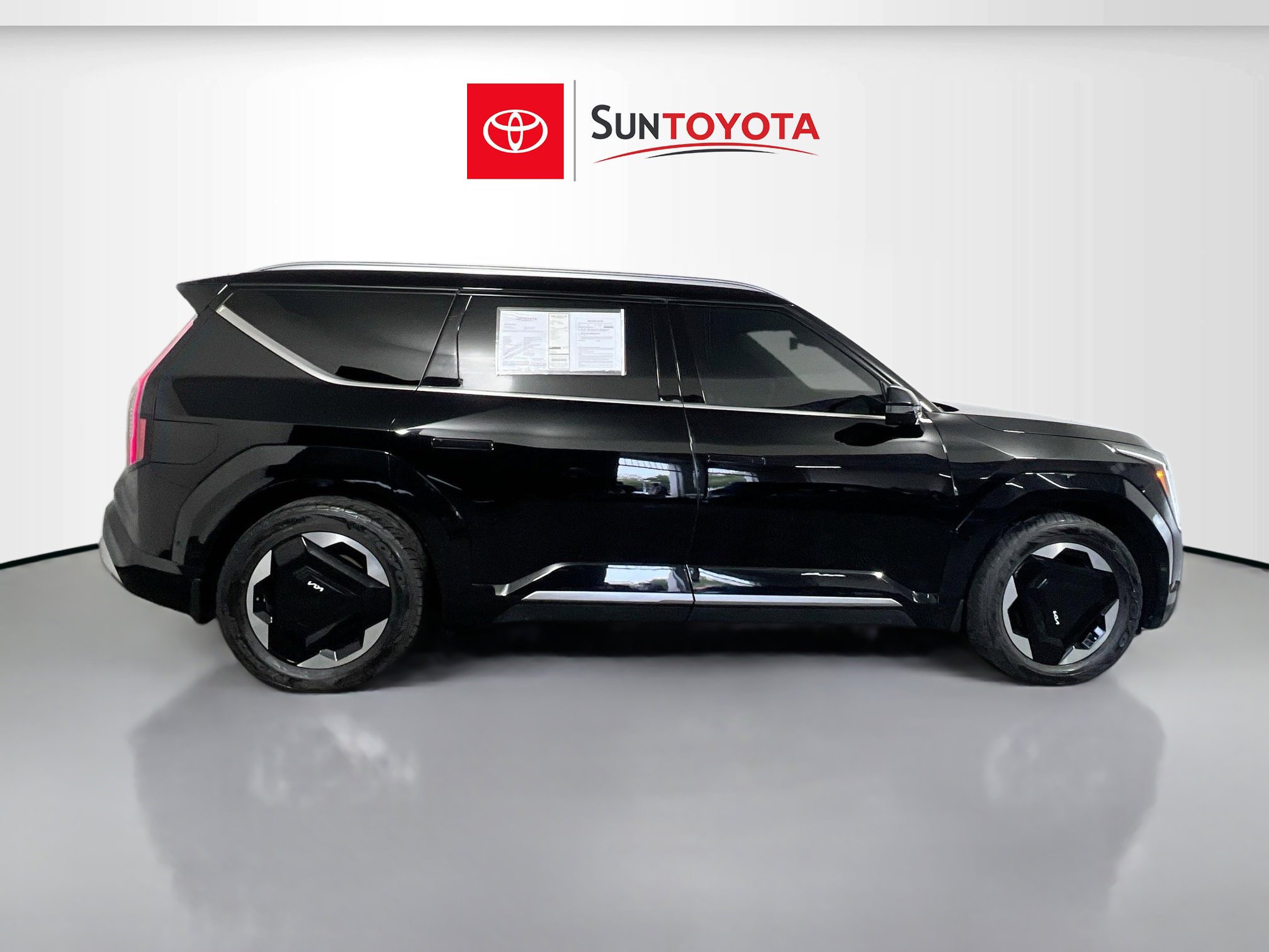 Used 2024 Kia EV9 Land image 2
