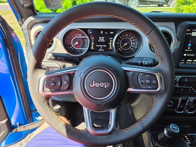 Used 2023 Jeep Gladiator Overland AWD/4WD image 3