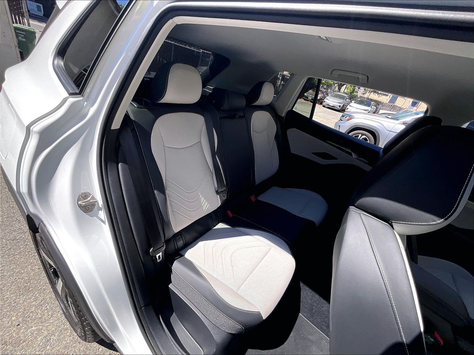 Certified 2025 Volkswagen Tiguan SE AWD/4WD image 25
