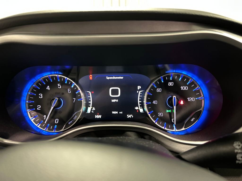 Used 2026 Chrysler Pacifica Select image 16