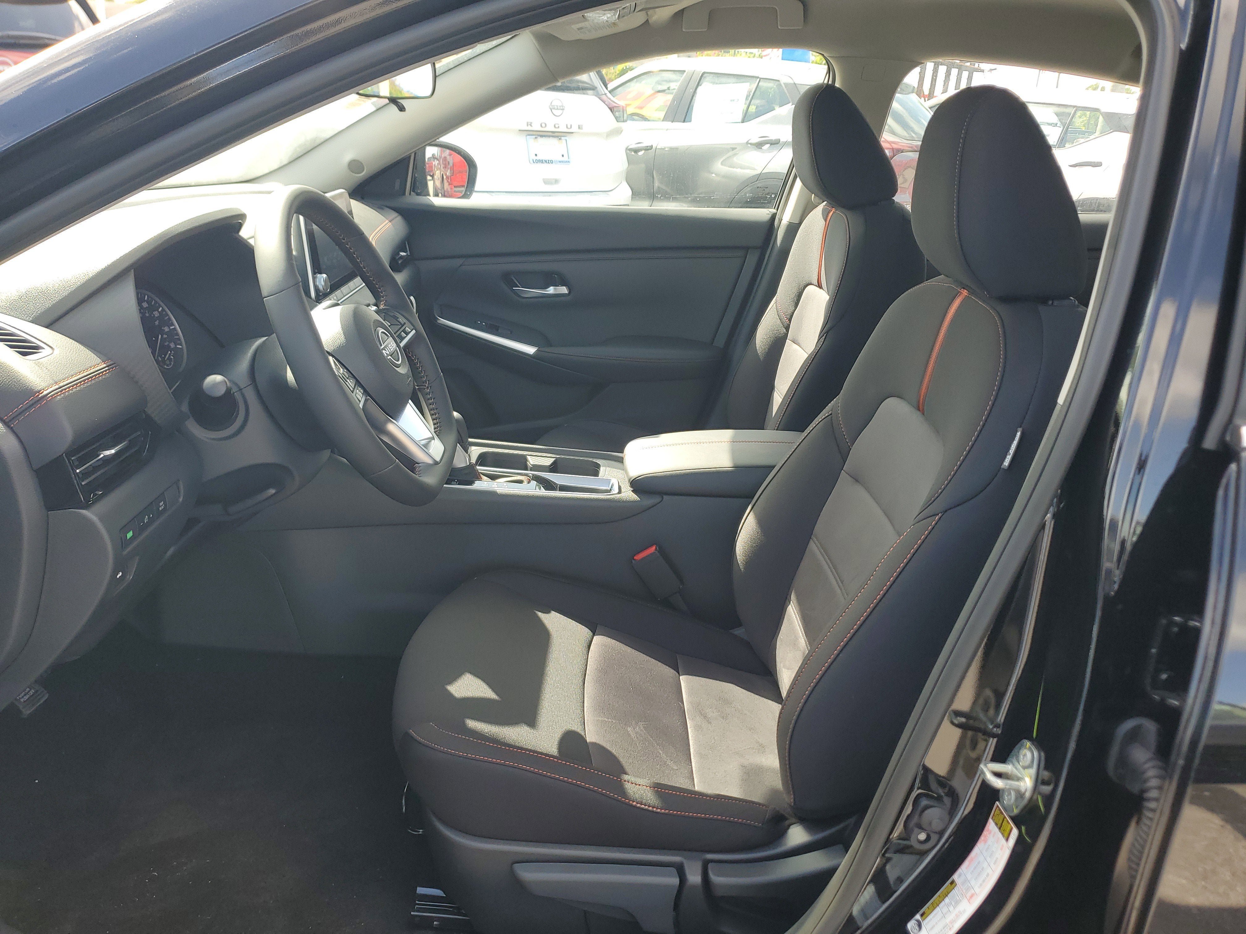 New 2025 Nissan Sentra SR w/ Midnight Edition FWD image 15