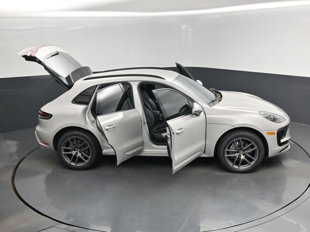 Used 2024 Porsche Macan AWD/4WD image 18