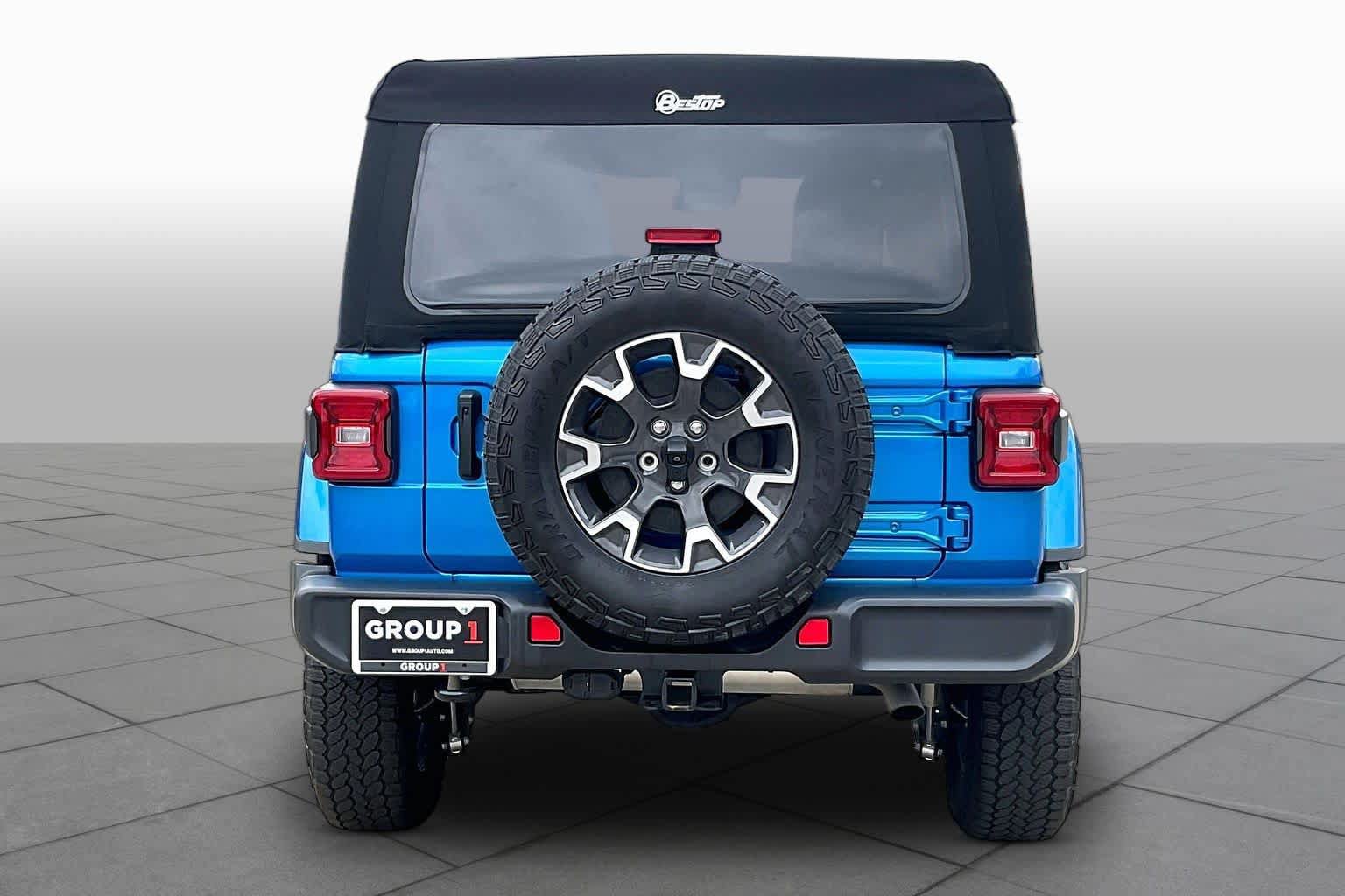 Used 2024 Jeep Wrangler Unlimited Sahara AWD/4WD image 5