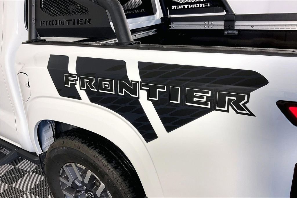 Used 2024 Nissan Frontier SL w/ Technology Package image 44