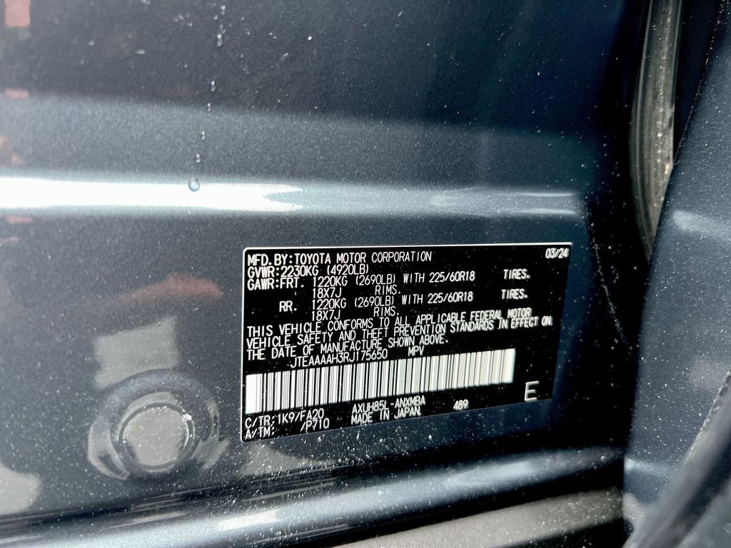 Used 2024 Toyota Venza LE image 28