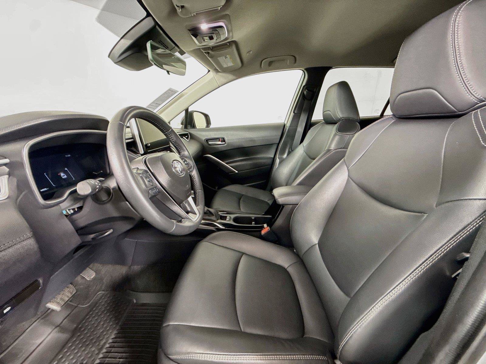 Certified 2025 Toyota Corolla Cross XLE FWD image 3