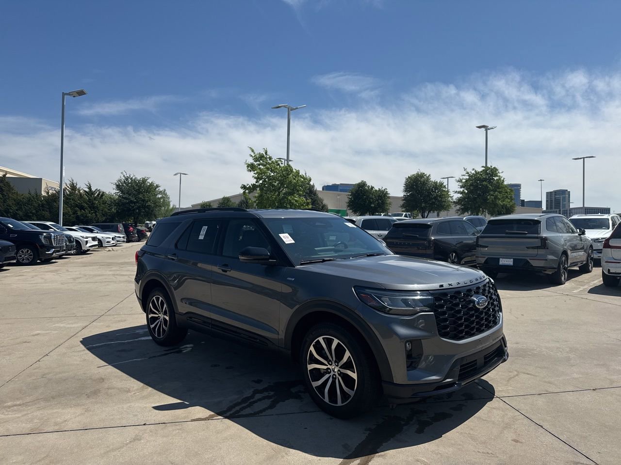 Used 2025 Ford Explorer ST-Line image 3