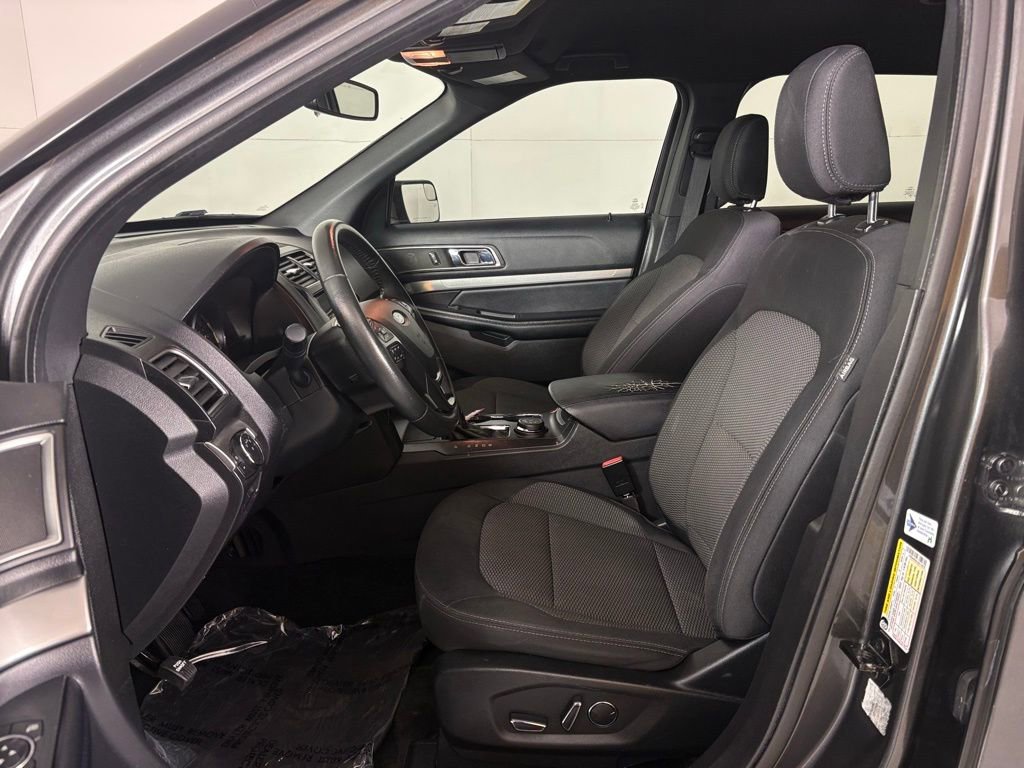 Used 2018 Ford Explorer XLT w/ Equipment Group 201A AWD/4WD image 15